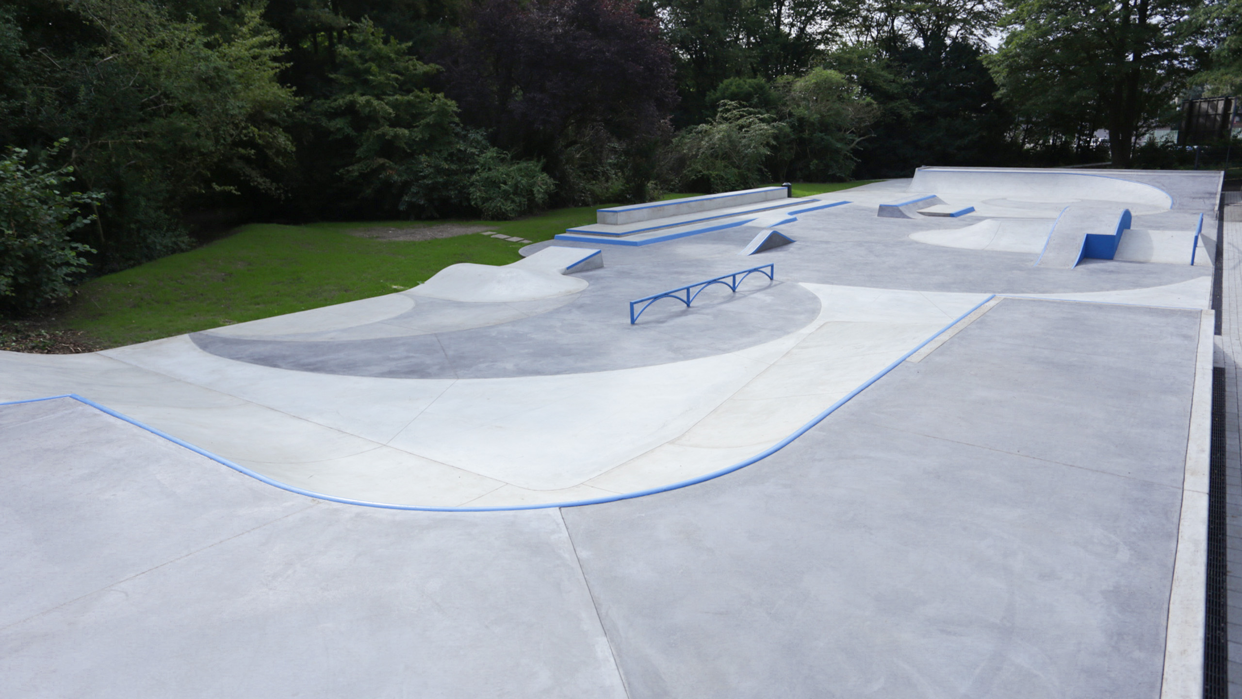 Skatepark_Hoehenberg_Koeln_LNDSKT_Overview_03